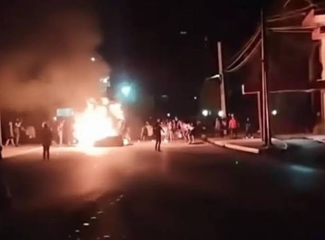 Imagen de la noticia: Cuba: Asaltan sede del Partido Comunista en medio de protestas por apagones y escasez