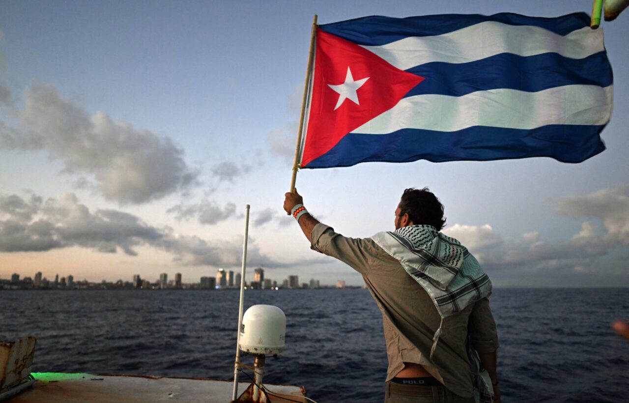 Imagen de la noticia: Localizan a salvo los veleros con ayuda humanitaria para Cuba