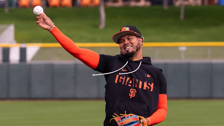 Imagen de la noticia: Luis Arráez no solo batea: ahora corre y amenaza con su temporada más veloz en MLB