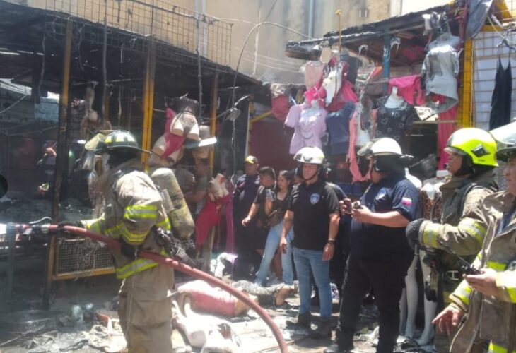 Imagen de la noticia: Caos en el centro de Maracaibo: Explosión de transformadores arrasa con tarantines y deja heridos