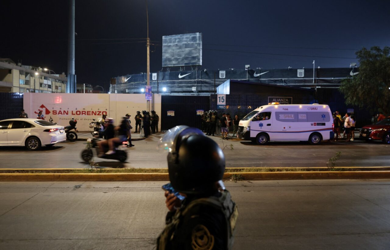 Imagen de la noticia: Tragedia en el fútbol peruano: Un muerto y 47 heridos en el estadio de Alianza Lima