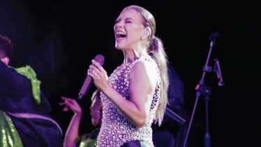 Imagen de la noticia: Olga Tañón emociona a los venezolanos en Argentina con un emotivo homenaje a nuestra tierra
