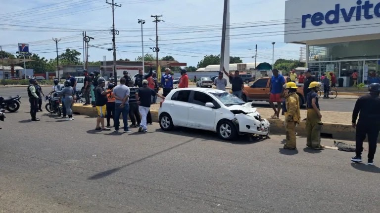 Imagen de la noticia: Municipio Cabimas: nuevo impacto entre motocicleta y vehículo deja dos heridos