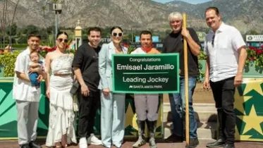 Imagen de la noticia: Emisael Jaramillo hace historia en California con su tercer título hípico
