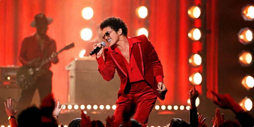 Imagen de la noticia: ¿Se viene un junte histórico? Bruno Mars comparte música de Karol G