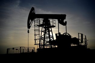 Imagen de la noticia: Petróleo se dispara: Precios superan los 110 dólares tras ultimátum de Trump a Irán