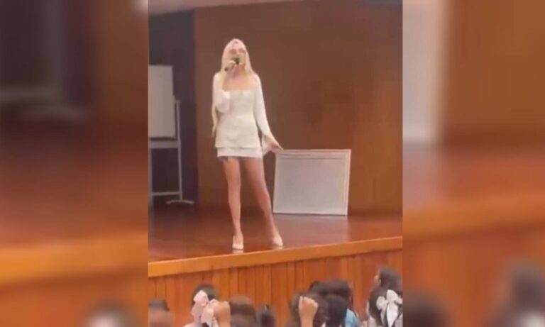 Imagen de la noticia: Elena Rose sorprende a estudiantes en su antiguo colegio de Caracas con un concierto íntimo