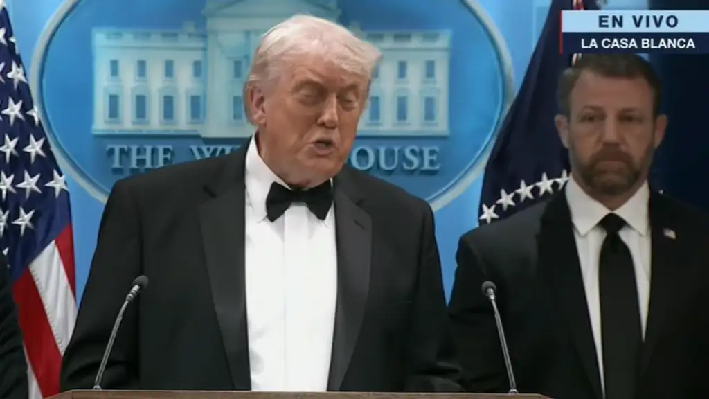 Imagen de la noticia: Rueda de prensa de Donald Trump tras ser evacuado: un funcionario del Servicio Secreto resultó herido