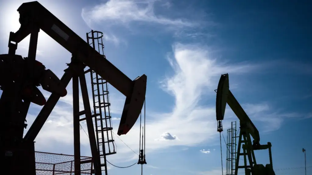 Imagen de la noticia: Precios del petróleo Brent y Texas este 4 de mayo: alerta en el mercado energético