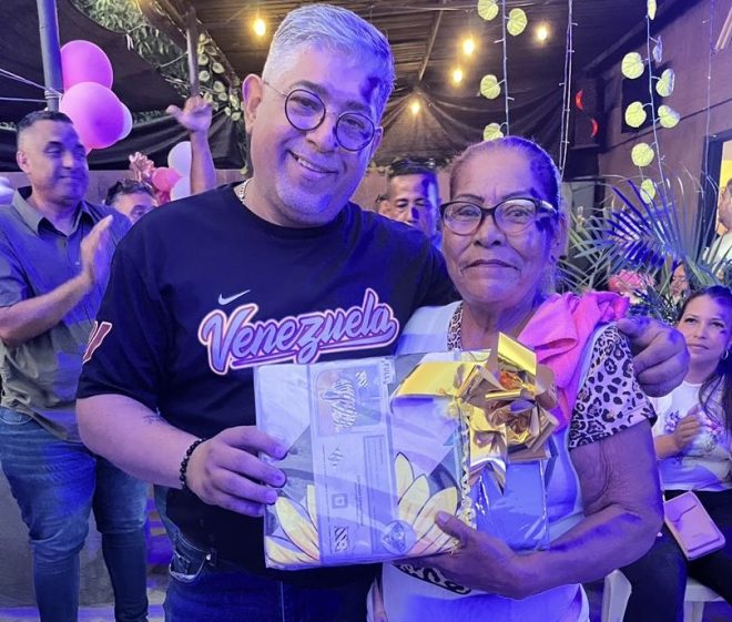 Municipio Cabimas: Vecinos y comerciantes del sector R5 rinden emotivo homenaje a las madres de la comunidad