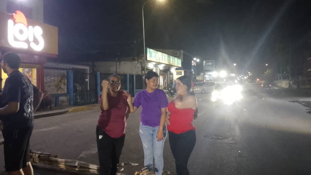 Imagen de la noticia: Municipio Cabimas: Explosión de Transformador genera protesta en la Carretera H