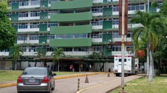 Hombre celoso atacó a machetazos a su expareja: la víctima sufrió la amputación de su mano derecha