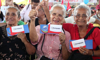 Imagen de la noticia: Pagan el bono 100 % Amor Mayor de junio por Patria