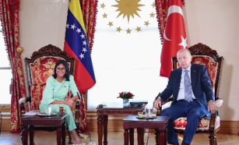 Imagen de la noticia: Delcy Rodríguez busca con Turquía subir de 448 a 3.000 millones de dólares el comercio bilateral