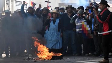 Imagen de la noticia: Bolivia declara estado de excepción: Presidente Rodrigo Paz ordena despejar las vías tras semanas de caos