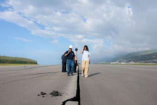 Imagen de la noticia: Gobierno prevé retomar vuelos internacionales usando pista paralela del aeropuerto de Maiquetía