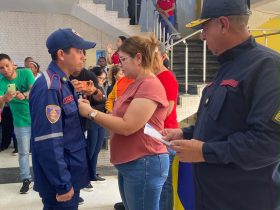 Imagen de la noticia: Alcaldesa Liz Piña reconoce labor de Protección Civil y Bomberos de Santa Rita en el doblete sísmico de La Guaira