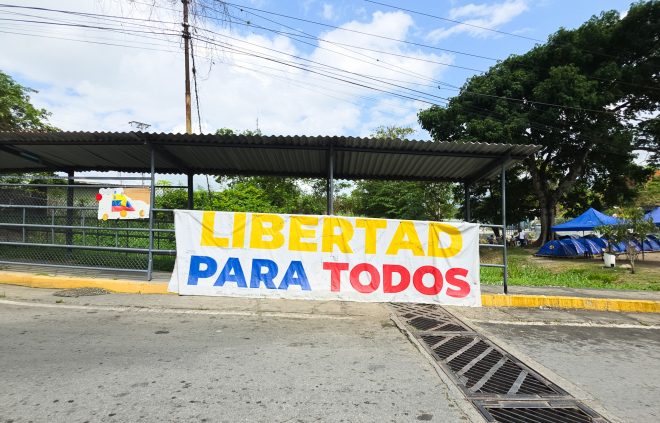 Imagen de la noticia: Familiares de presos políticos alertan sobre riesgo estructural en El Rodeo I tras los terremotos