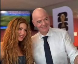 Imagen de la noticia: Mundial 2026: Gianni Infantino sorprendió a Shakira con un regalo muy especial: el detalle dedicado a toda la familia Mebarak