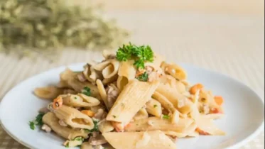 Imagen de la noticia: Prepara unos macarrones con pollo en 30 minutos: la solución rápida para tu almuerzo