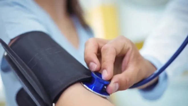 Imagen de la noticia: Controla la presión arterial en casa: esta es la infusión natural rica en vitaminas y antioxidantes que ayuda a lograrlo