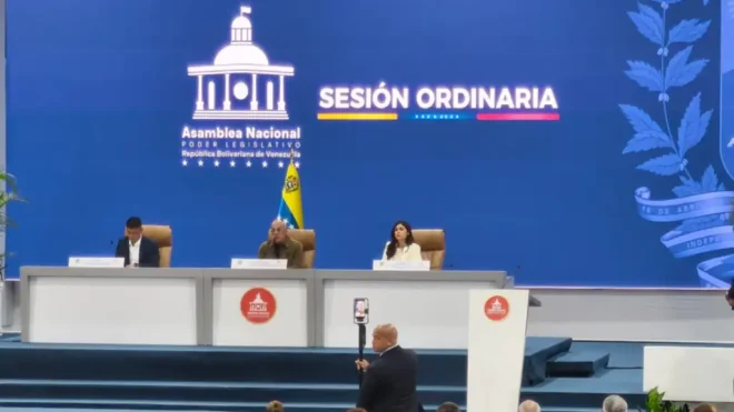 Imagen de la noticia: Entregan 200 apartamentos de diputados en Fuerte Tiuna a familias afectadas por sismos