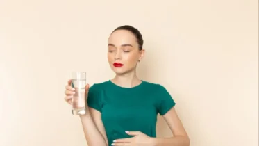 Imagen de la noticia: ¡Adiós retención de líquidos! Infusión natural antiinflamatoria: esta es la cantidad que debes tomar al día