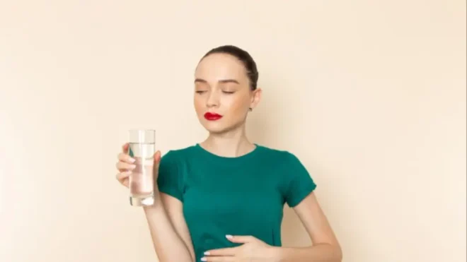 Imagen de la noticia: ¡Adiós retención de líquidos! Infusión natural antiinflamatoria: esta es la cantidad que debes tomar al día