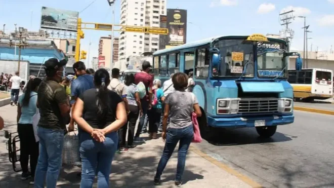 Imagen de la noticia: Posponen incremento del pasaje urbano tras terremoto: será el 1 de agosto