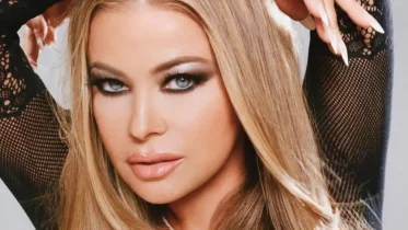 Imagen de la noticia: Carmen Electra vuelve a Playboy: El regreso que paraliza las redes a sus 54 años