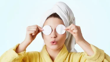 Imagen de la noticia: Sin maquillaje: Trucos y hábitos que ayudan a disimular las ojeras