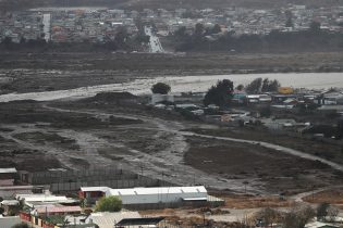 Imagen de la noticia: Fuerte temporal en Chile deja al menos 10 muertos y miles de aislados