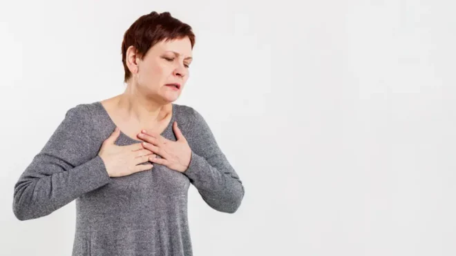 Imagen de la noticia: ¡Alerta!: La fatiga y el dolor en el pecho pueden ser un aviso de que algo no marcha bien con tu salud