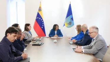 Imagen de la noticia: Delcy Rodríguez acuerda hoja de ruta con el BID para reconstrucción de viviendas