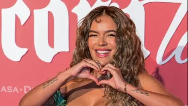 Imagen de la noticia: Karol G al Paseo de la Fama: La cantante se une a leyendas de la música