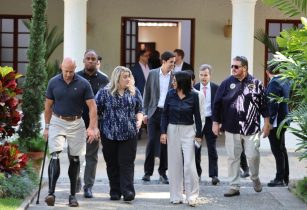 Imagen de la noticia: Delcy Rodríguez recibió en Caracas a delegación del Congreso de EE UU para evaluar agenda bilateral
