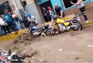 Imagen de la noticia: Lluvias ocasionaron grandes inundaciones y deslizamientos de tierra en varios puntos de Caracas y La Guaira
