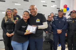 Imagen de la noticia: Alcalde Frank Carreño reinaugura oficina del FAEP para beneficio de los cabimenses