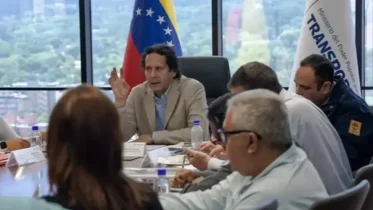 Imagen de la noticia: Gobierno evalúa el transporte público y afina plan para mejorar las vías del país