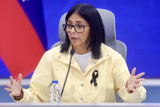 Imagen de la noticia: Delcy Rodríguez pidió ahorrar luz y agua por el fenómeno climático «Superniño»