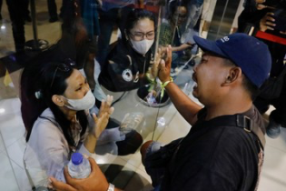 Imagen de la noticia: Fatal incendio en ferry de Indonesia: así se habría originado el incidente