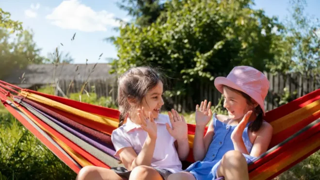 Imagen de la noticia: Adaptar el reloj familiar en vacaciones: una oportunidad para educar en habilidades